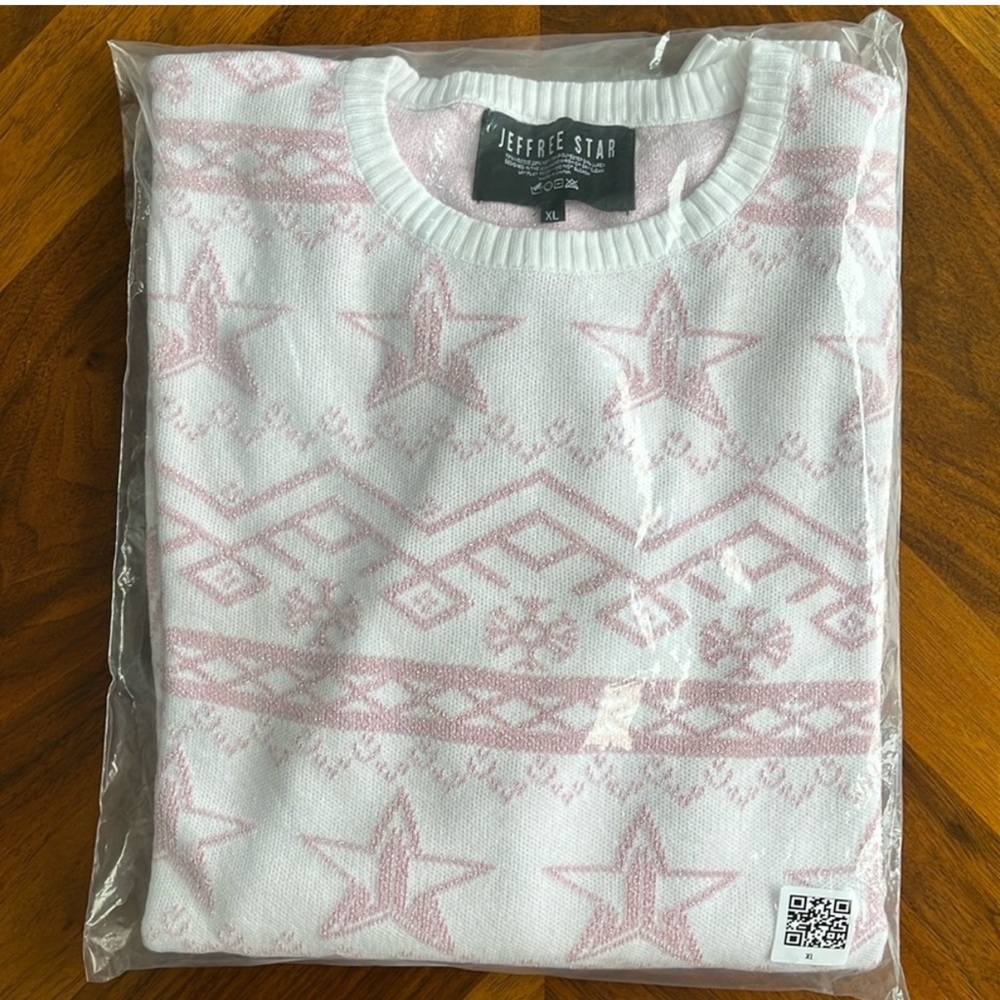 Jeffree Star (XL) WHITE
NWT
CHRISTMAS HOLIDAY SWEATER!